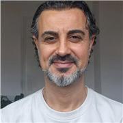 Erfahrener Englischlehrer, der Lernende aller Altersgruppen unterrichten kann